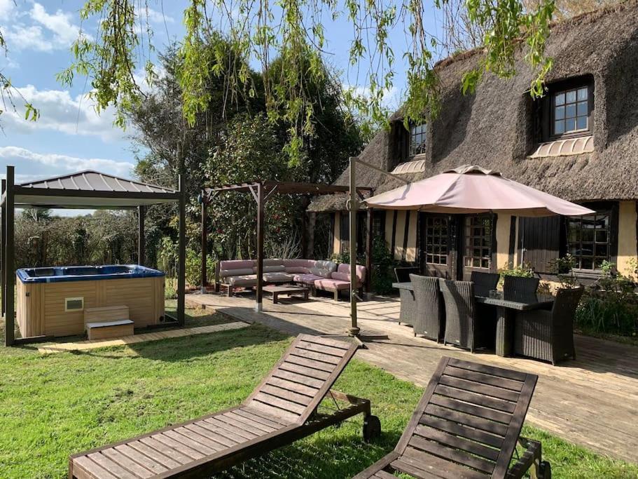 Chaumiere Familiale Weekend & Vacances Paisible Saint-Philbert-sur-Risle Buitenkant foto